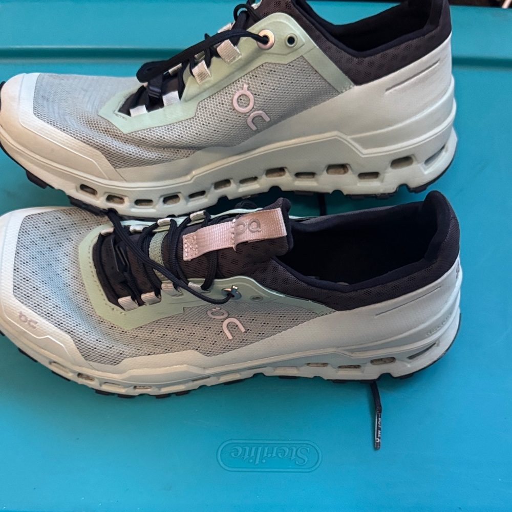 On Running Women's Cloud Ultra - Road and Trailer runner